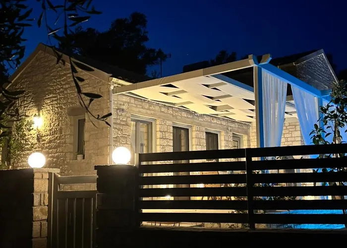 Iliana Villa *