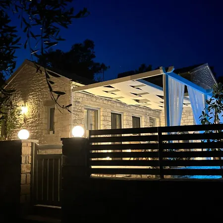 Iliana Villa *